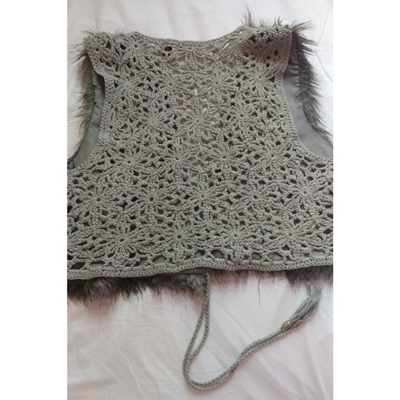 5/$10 Faux Fur Crochet Vest - Picture 4 of 4